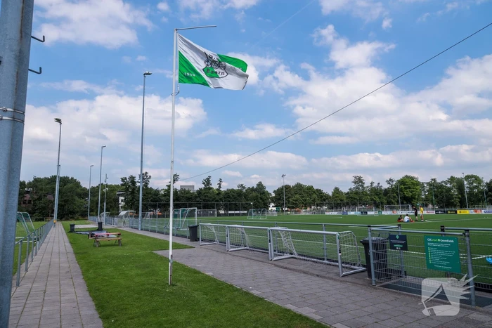 Springkasteel vliegt de lucht in