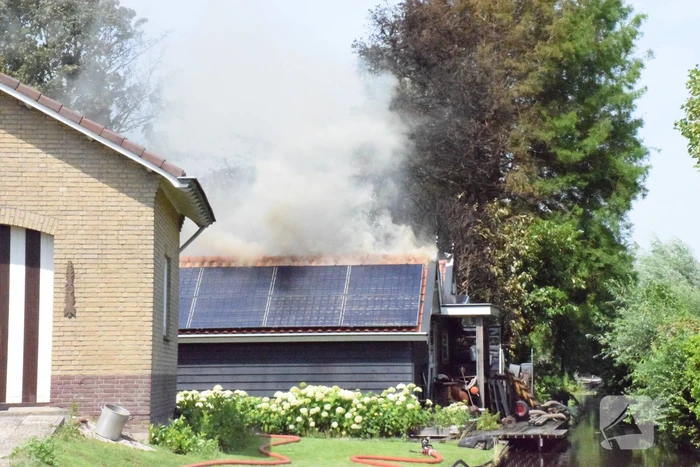 Uitslaande brand verwoest schuur