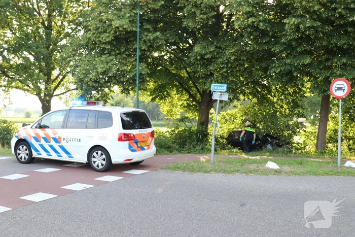 Auto uit de bocht gevlogen