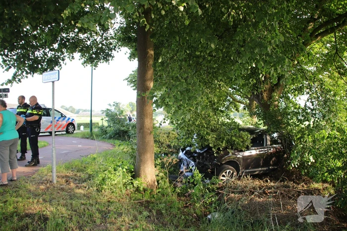 Auto uit de bocht gevlogen