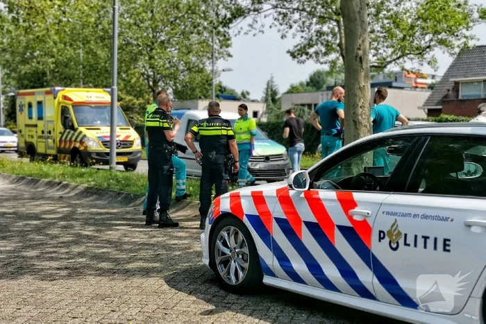 Vier voertuigen op elkaar door voorbijrazende ambulance