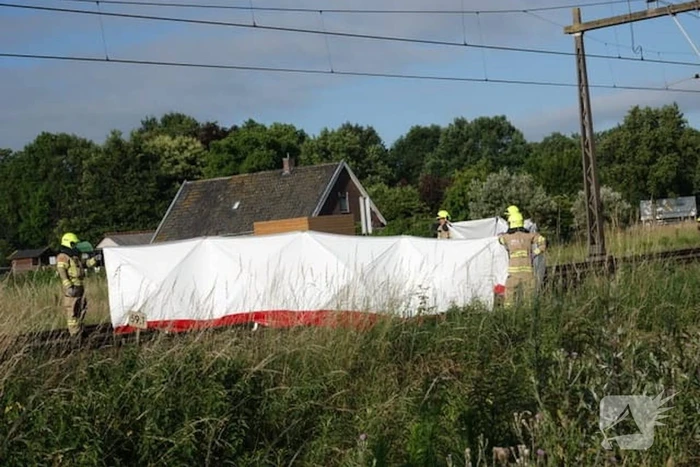 Bestuurder scootmobiel overleden na botsing met trein