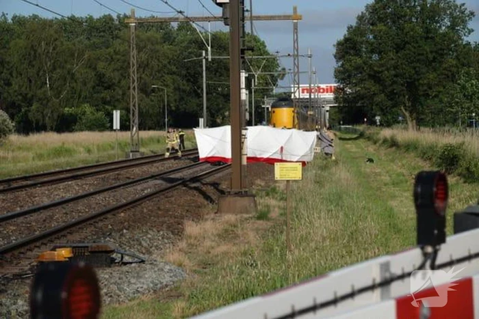 Bestuurder scootmobiel overleden na botsing met trein