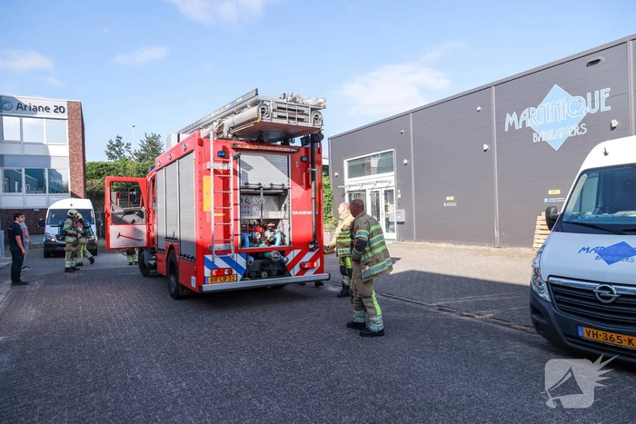 Zwarte rook op terrein van PG Cases
