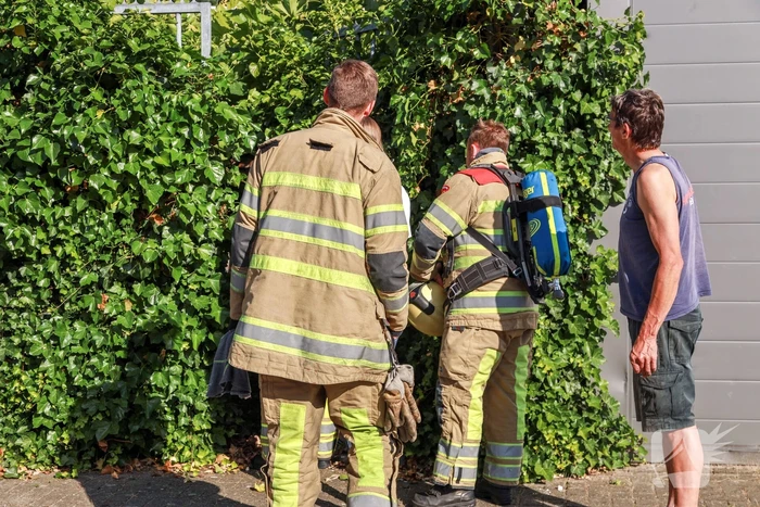 Zwarte rook op terrein van PG Cases