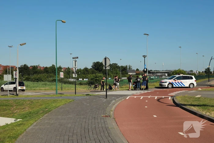 Auto botst op scooter