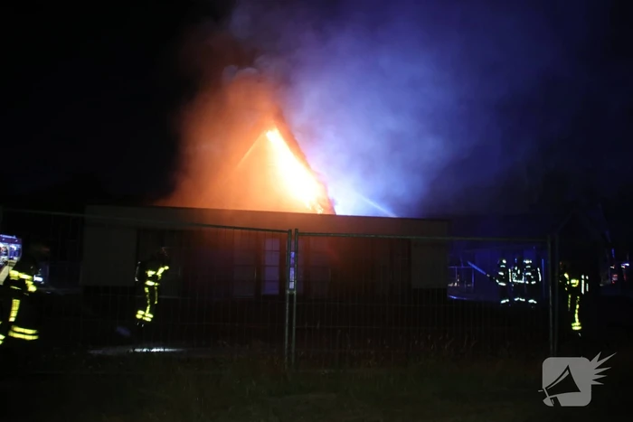 Brand in rieten dak van nieuwe woning
