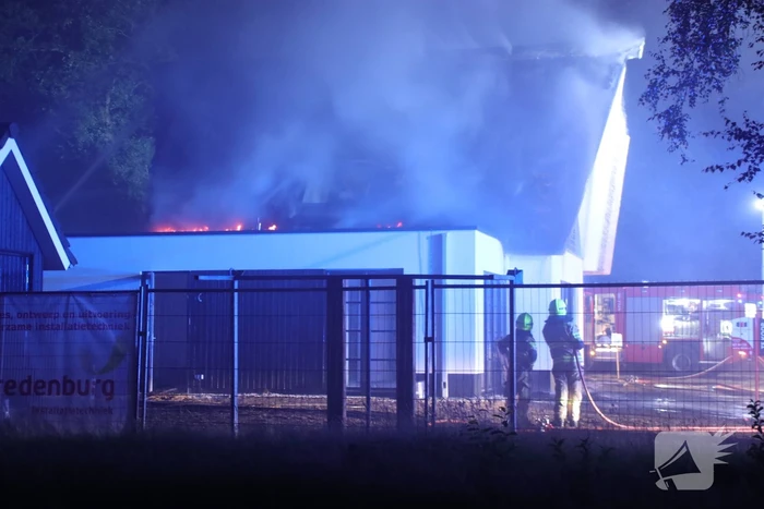 Brand in rieten dak van nieuwe woning