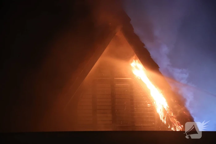 Brand in rieten dak van nieuwe woning
