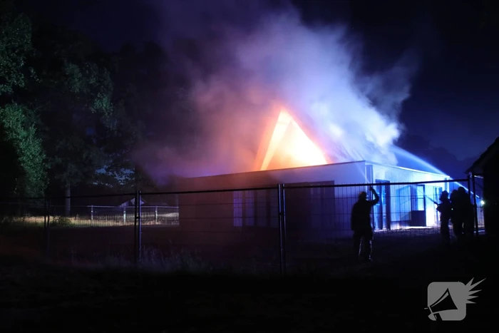 Brand in rieten dak van nieuwe woning