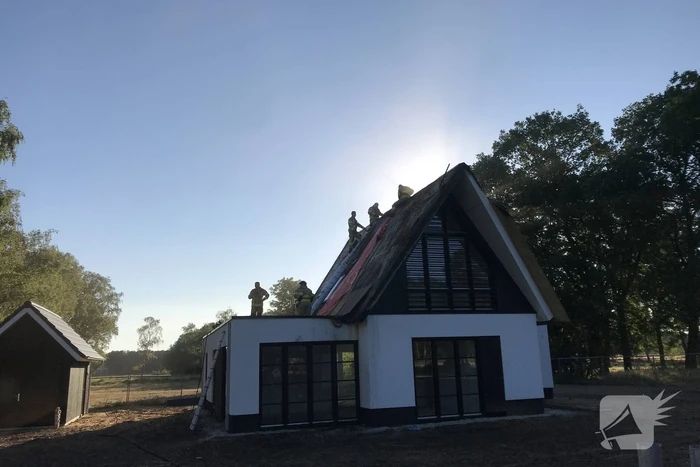 Nacontrole bij afgebrand rieten dak