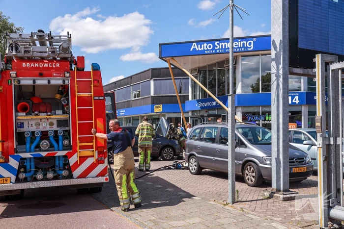 Beginnende autobrand snel geblust