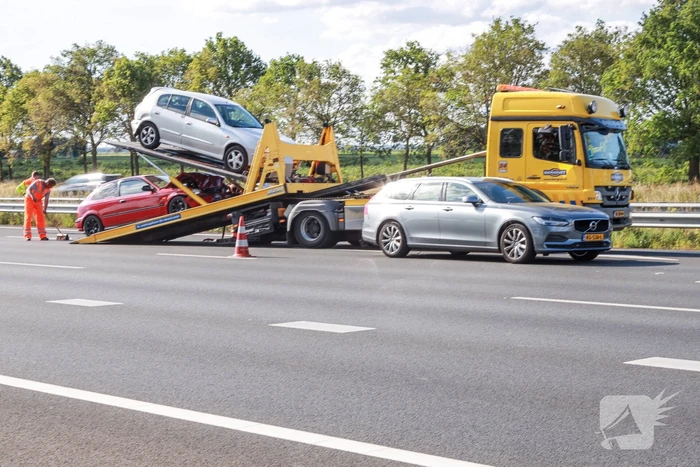 Drie auto's op elkaar