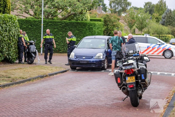 Twee gewonden na botsing met auto