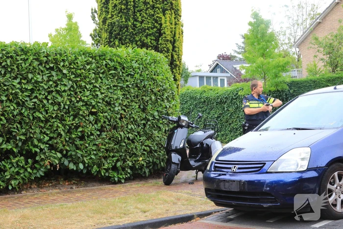 Twee gewonden na botsing met auto