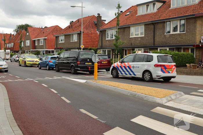 Twee auto's botsen