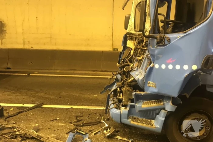Botlektunnel dicht na ernstig ongeval met vrachtwagens