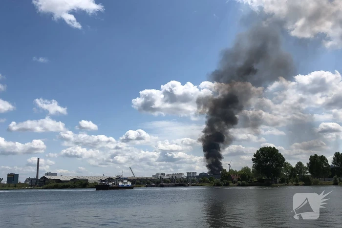 Dikke rookwolken door brand bij Renewi