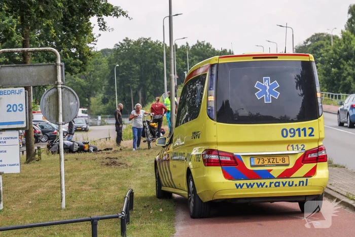 Motorrijder gewond na aanrijding met auto