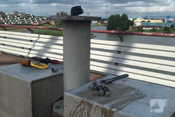Slagboom Merwedebrug aangereden