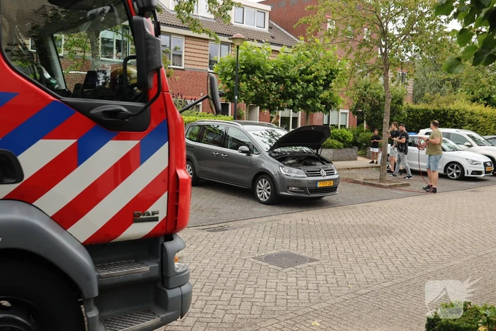 Bestuurder blust brand eigen auto