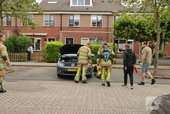 Bestuurder blust brand eigen auto