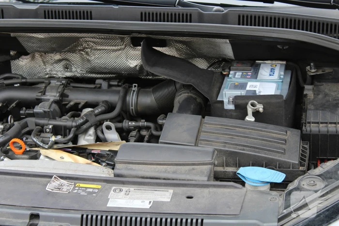 Bestuurder blust brand eigen auto