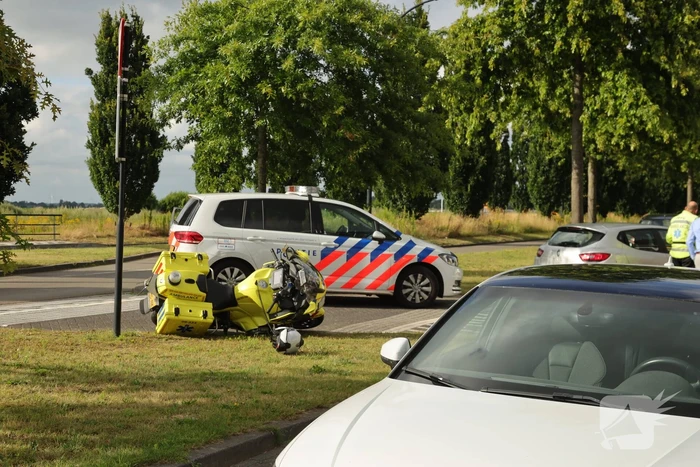 Scooterrijdster gewond na botsing met auto