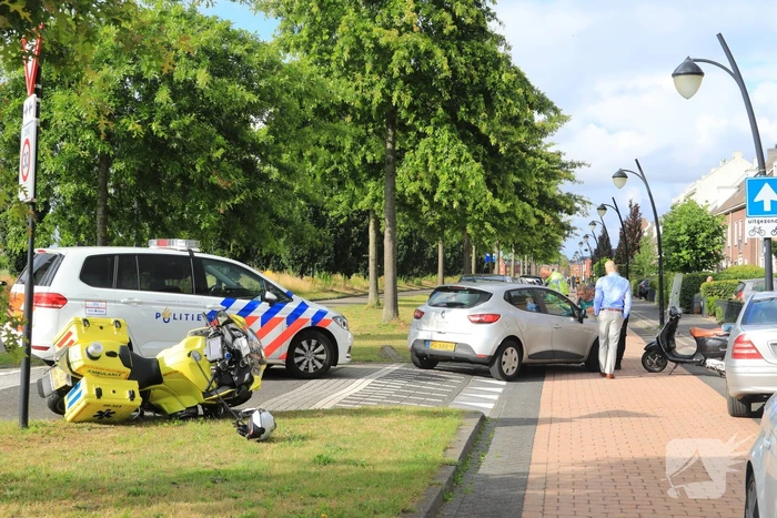 Scooterrijdster gewond na botsing met auto