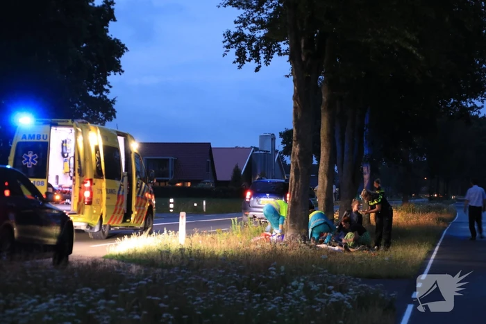 Fietser zwaargewond bij aanrijding met auto