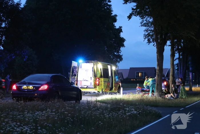 Fietser zwaargewond bij aanrijding met auto