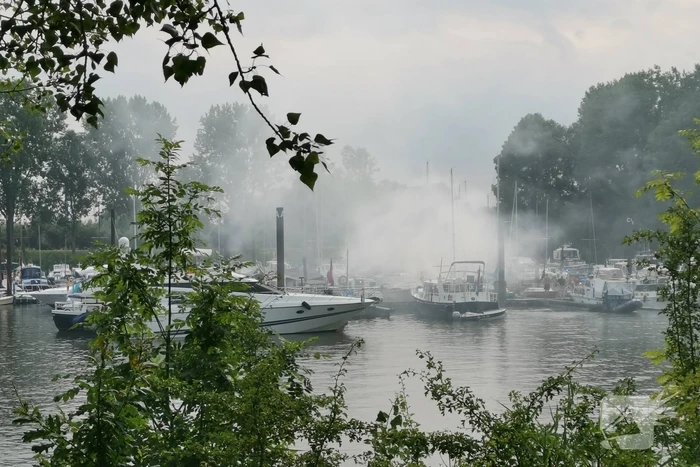 Twee boten in brand, Ã©Ã©n persoon overleden