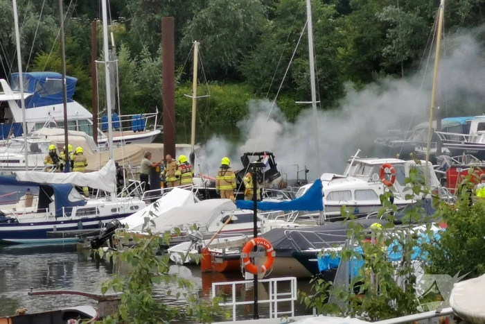 Twee boten in brand, Ã©Ã©n persoon overleden