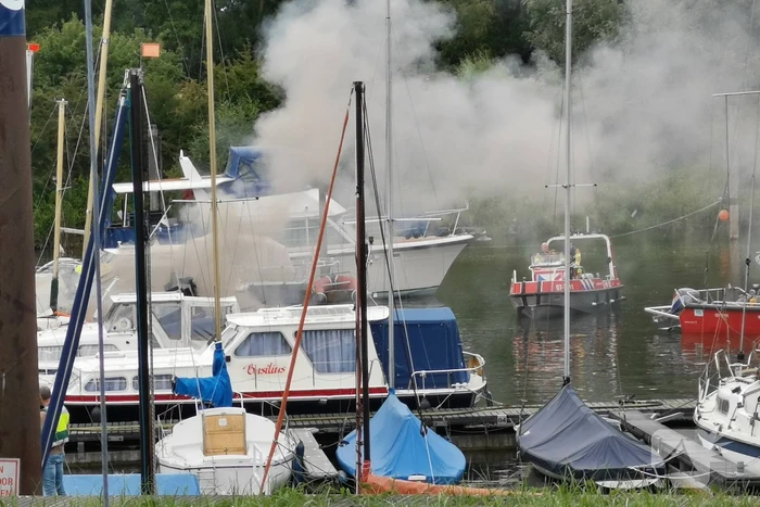 Twee boten in brand, Ã©Ã©n persoon overleden