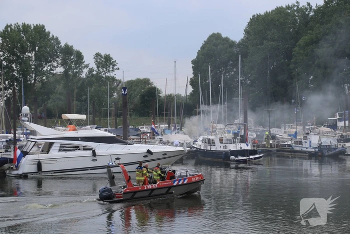 Twee boten in brand, Ã©Ã©n persoon overleden