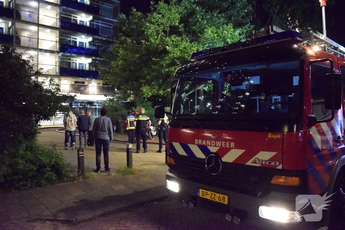 Twee personen ademen rook in bij brand in flat