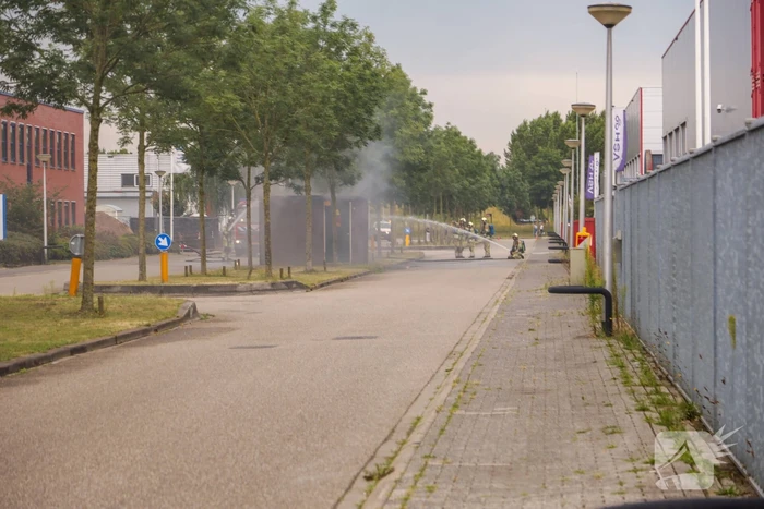 Veel rook bij brand stroomhuis