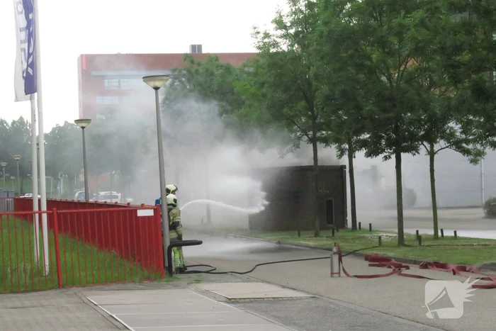 Veel rook bij brand stroomhuis