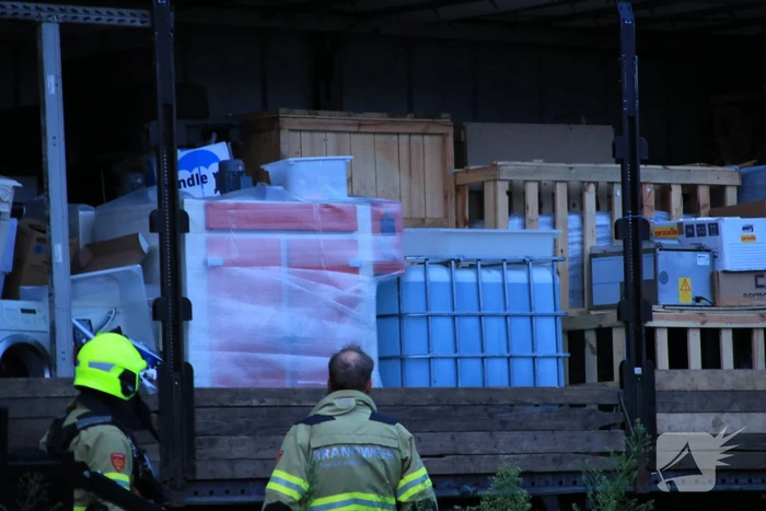 Vrachtwagen trailer vol drugs benodigdheden aangetroffen