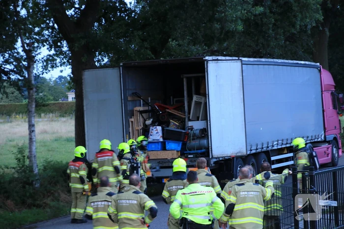 Vrachtwagen trailer vol drugs benodigdheden aangetroffen