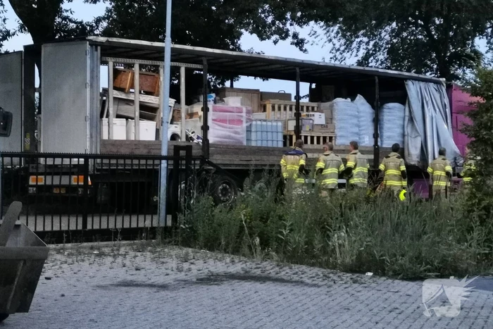 Vrachtwagen trailer vol drugs benodigdheden aangetroffen