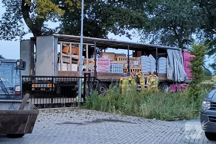 Vrachtwagen trailer vol drugs benodigdheden aangetroffen