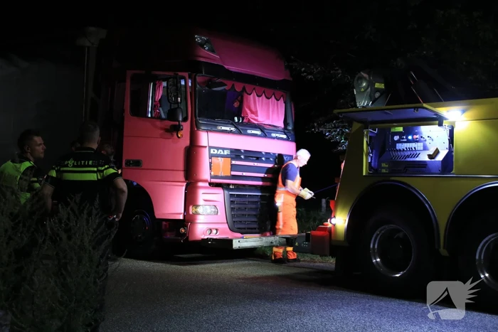 Vrachtwagen trailer vol drugs benodigdheden aangetroffen
