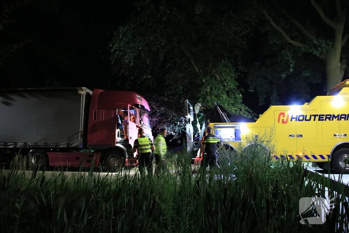 Vrachtwagen trailer vol drugs benodigdheden aangetroffen