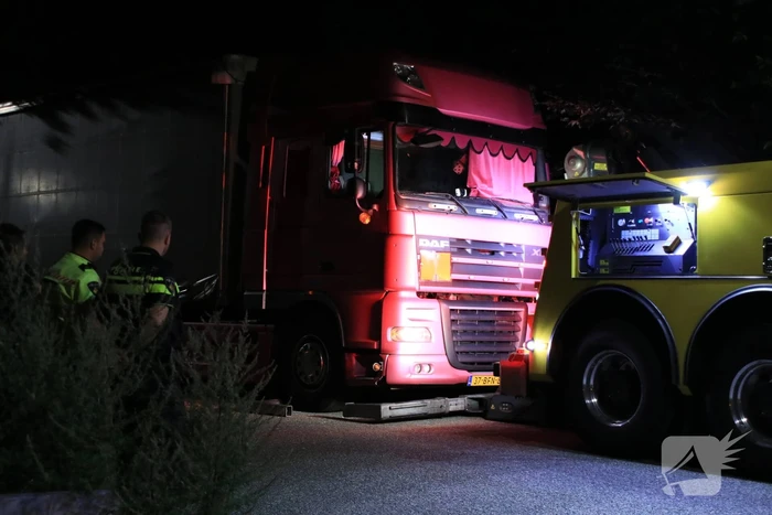 Vrachtwagen trailer vol drugs benodigdheden aangetroffen