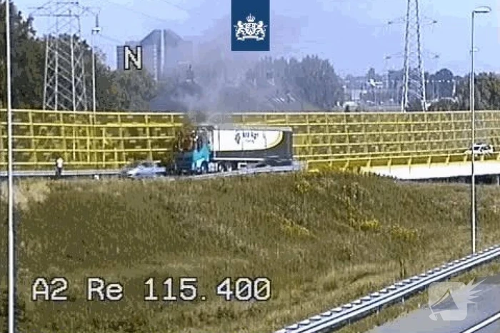 Vrachtwagen gaat in vlammen op