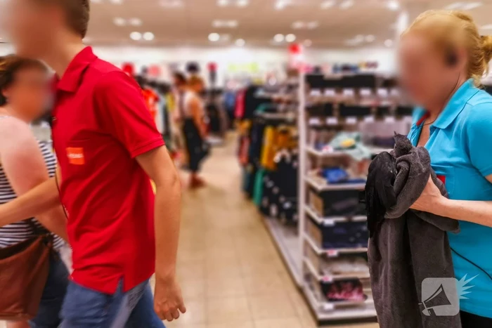 Personeel Hema uren in de weer met kraai