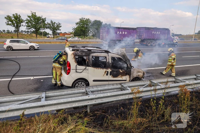 Voertuig volledig uitgebrand