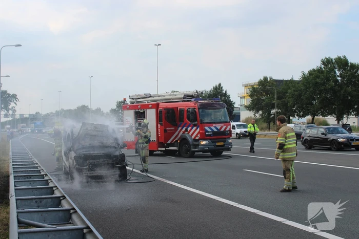Voertuig volledig uitgebrand