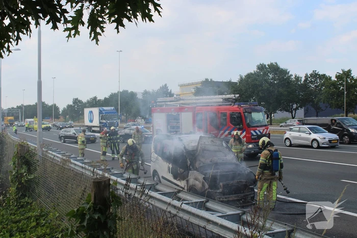 Voertuig volledig uitgebrand
